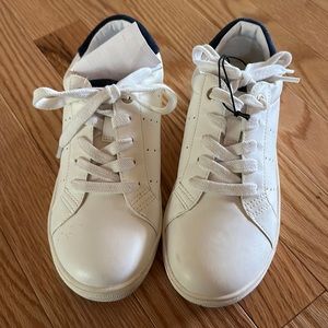 *NWT* Crewcuts Sneakers - Size 2/33